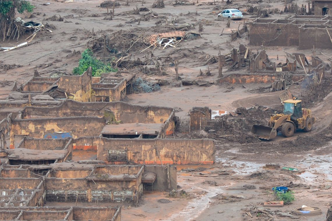07 13:31:53 Mariana (MG) - Área afetada pelo rompimento de barragem no distrito de Bento Rodrigues, zona rural de Mariana, em Minas Gerais (Antonio Cruz/Agência Brasil)
