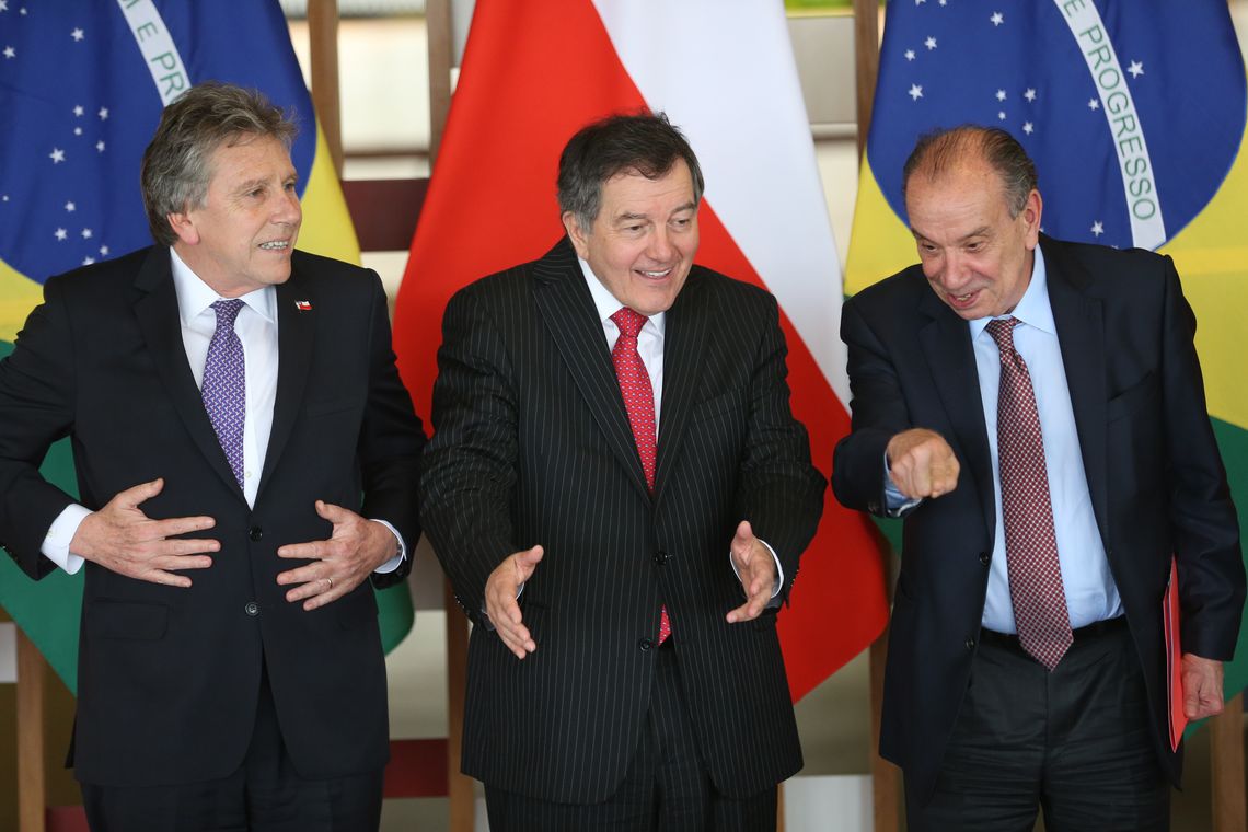 Fabio Rodrigues Pozzebom/Agência Brasil Os ministros chilenos da Defesa Nacional, Alberto Espina Otero e das Relações Exteriores, Roberto Ampuero e o ministros das Relações Exteriores, Aloysio Nunes durante assinatura de atos e declaração à imprensa.