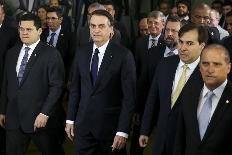  O presidente Jair Bolsonaro, chega ao Congresso Nacional, acompanhado dos presidentes da Câmara, Rodrigo Maia, e Senado, Davi Alcolumbre, para levar o projeto do governo de reforma da Previdência.