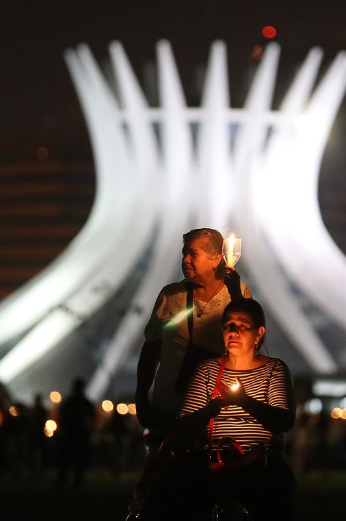Marcello Casal jr/Agência Brasil Brasília - Arquidiocese de Brasília realiza missa solene e procissão durante Festa da Padroeira - Nossa Senhora Aparecida, na Esplanada dos Ministérios (Marcello Casal Jr/Agência Brasil)