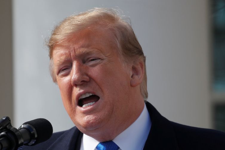 O presidente dos EUA, Donald Trump, declara uma emergncia nacional na fronteira dos EUA com o Mxico durante as observaes sobre segurana de fronteira no Jardim das Rosas, na Casa Branca, em Washington, EUA, 15 de fevereiro de 2019. 