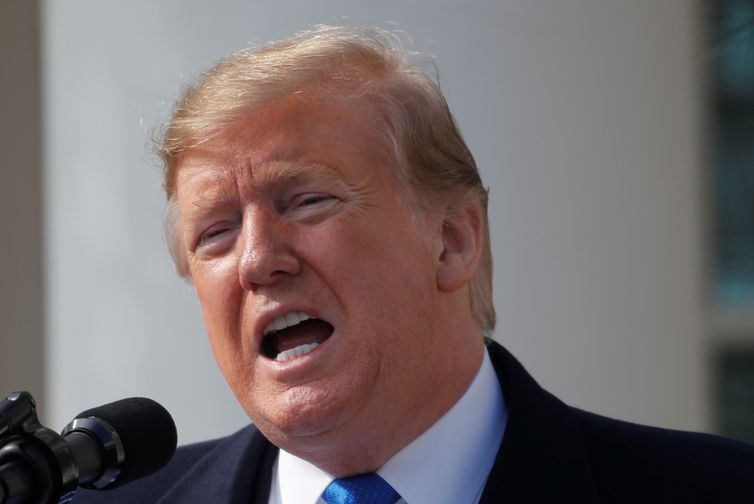 O presidente dos EUA, Donald Trump, declara uma emergência nacional na fronteira dos EUA com o México durante as observações sobre segurança de fronteira no Jardim das Rosas, na Casa Branca, em Washington, EUA, 15 de fevereiro de 2019.