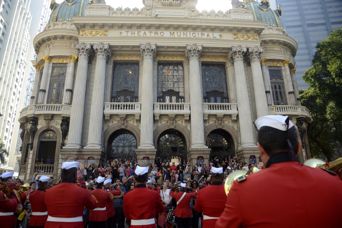 Tânia Rêgo/Agência Brasil Theatro Municipal do Rio de Janeiro comemora 110 anos com apresentação da Banda dos Fuzileiros Navais e espetáculos gratruitos.