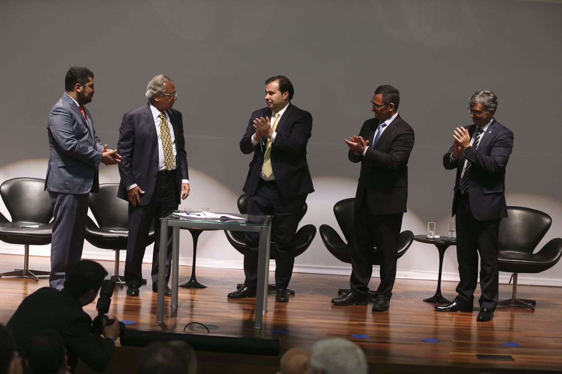 TransmissÃ£o de cargo dos ministros da Fazenda, Eduardo Guardia, do Planejamento, Esteves Colnago, e da IndÃºstria e ComÃ©rcio Exterior, Marcos Jorge, ao ministro da Economia, Paulo Guedes. Participa o presidente da CÃ¢mara, Rodrigo Maia.