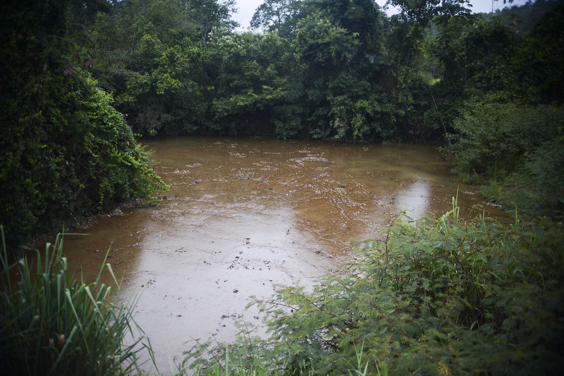 ABR A proximidade entre as atividades de mineração e os bairros da cidade e a possibilidade de intoxicação por metais pesados liberados durante a extração do ouro deixam a população preocupada. (José Cruz/Agência Brasil)