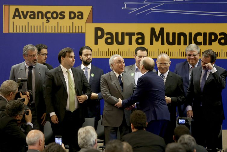 O presidente da CNM, Glademir Aroldi participa do Encontro dos Municípios Brasileiros.