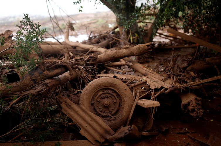 Detritos sÃ£o vistos apÃ³s o rompimento de barragem de rejeitos de minÃ©rio de ferro de propriedade da mineradora Vale, em Brumadinho (MG).