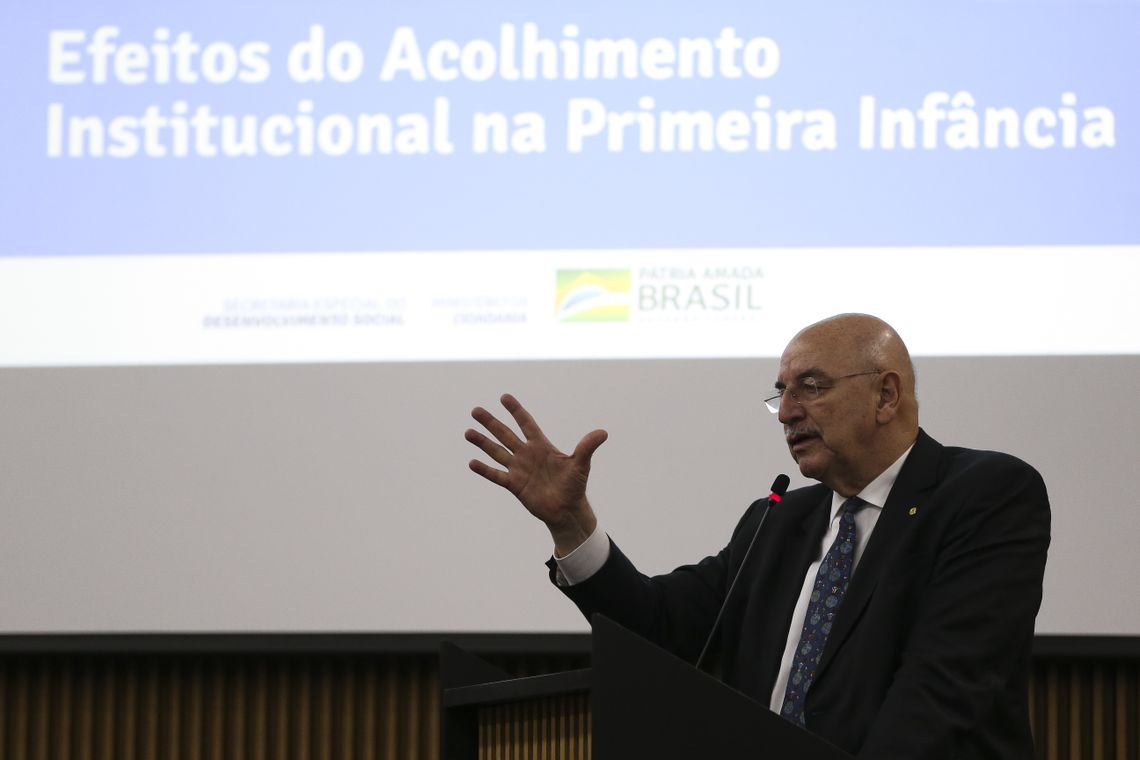 O ministro da Cidadania, Osmar Terra, durante à abertura do simpósio internacional de cuidados na primeira infância