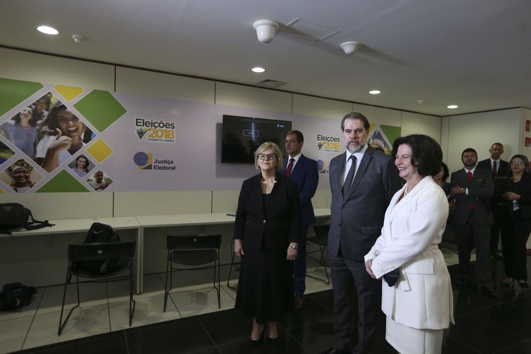 Os presidentes do Tribunal Superior Eleitoral, ministra Rosa Weber, do Supremo Tribunal Federal, Ministro Dias Toffoli e a procuradora-geral da República, Raquel Dodge, visitam o Centro de Divulgação das Eleições.