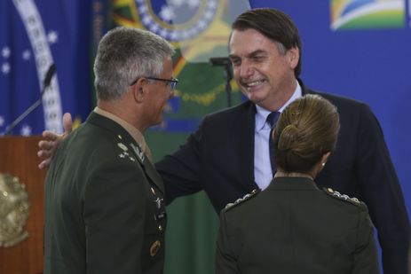 O presidente Jair Bolsonaro preside a solenidade de cumprimentos aos novos Oficiais Generais promovidos das Forças Armadas ao Presidente da República, no Palácio do Planalto, serão condecorados com a medalha da Vitória e a medalha Militar 
