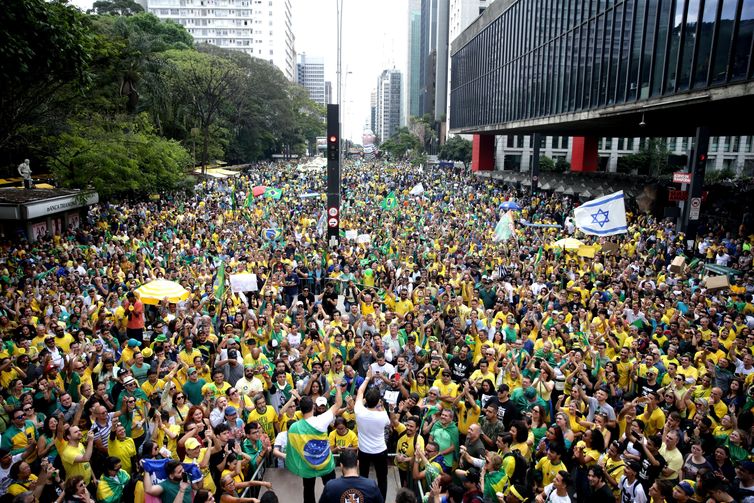 Ato pr-Bolsonaro em So Paulo, os eleitores e simpatizantes do candidato  Presidncia pelo PSL, reuniram-se na Avenida Paulista, regio central da cidade.