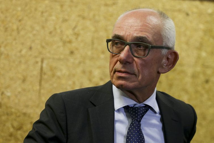 O presidente da Vale, Fabio Schvartsman, após reunião com os ministros de Minas e Energia, Bento Albuquerque, e do Meio Ambiente, Ricardos Salles, fala à imprensa sobre acabar com dez barragens, como a que se rompeu em Brumadinho.