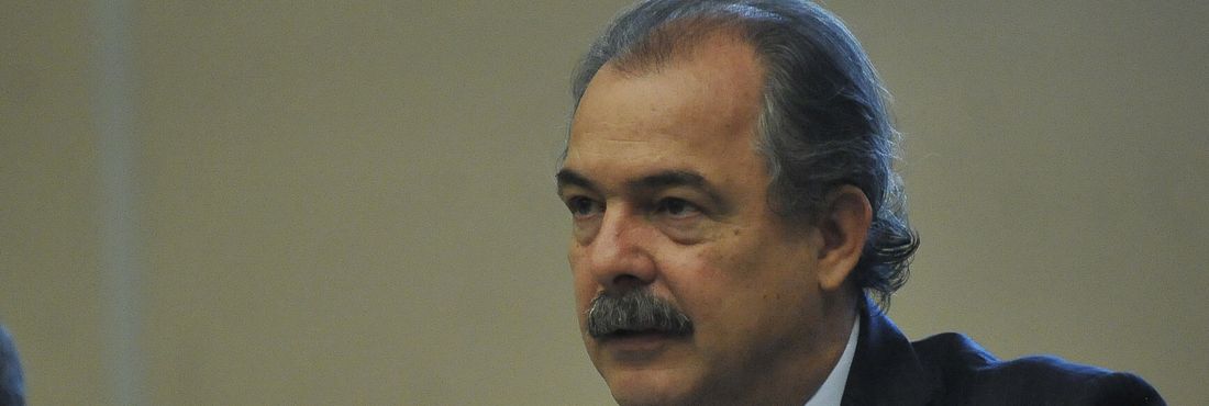 Aloizio Mercadante Mercadante cobra de reitores políticas de inclusão e acolhimento dos cotistas
