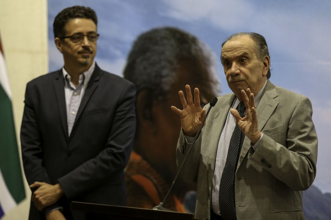 Fabio Rodrigues Pozzebom/Agência Brasil O ministro da Cultura, Sérgio Sá Leitão, e o ministro das Relações Exteriores, Aloysio Nunes Ferreira, durante inauguração da exposição Centenário Mandela, no Palácio Itamaraty.