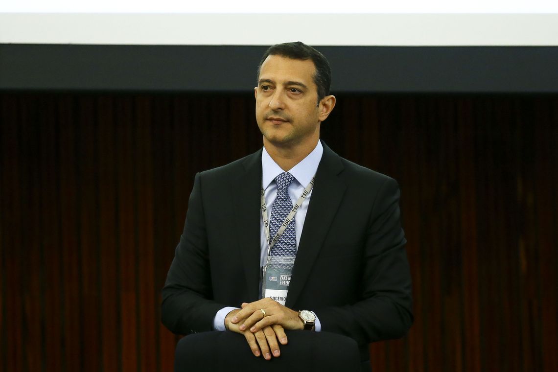 Marcelo Camargo/Agência Brasil Membro do comitê executivo da interpol, Rogério Galloro, durante o Seminário Internacional Fake News e Eleições, promovido pelo Tribunal Superior Eleitoral (TSE).