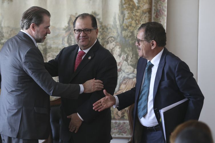 O presidente do Supremo Tribunal Federal, Dias Toffoli, o diretor regional do PNUD para a América Latina e o Caribe, Luis Felipe López-Calva, e o vice-presidente do STJ, ministro Humberto Martins, durante assinatura de convênio. 