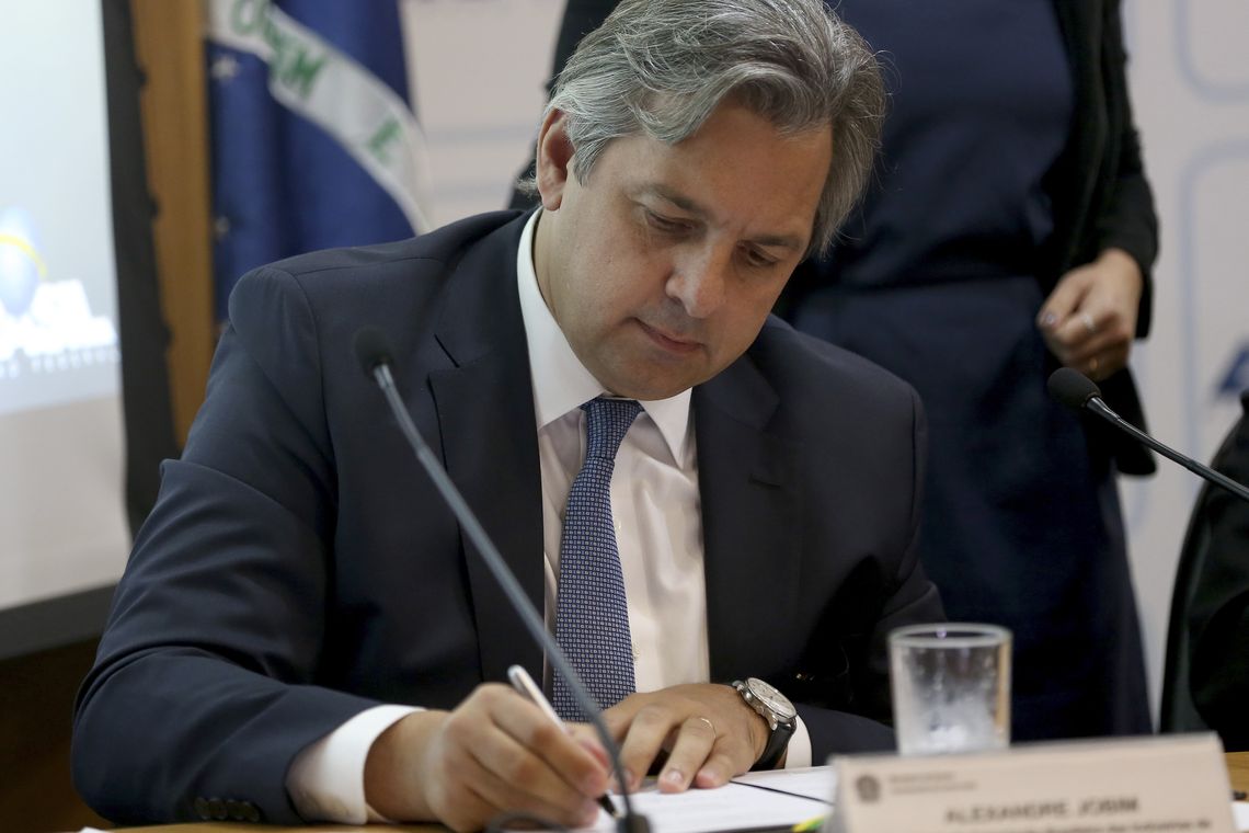 Wilson Dias/Agência Brasil O presidente da Associação Brasileira das Industrias de Refrigerantes e de Bebidas não Alcoólicas (ABIR), Alexandre Jobim, durante assinatura do primeiro acordo para a redução do teor de açúcar nos alimentos industrializados.