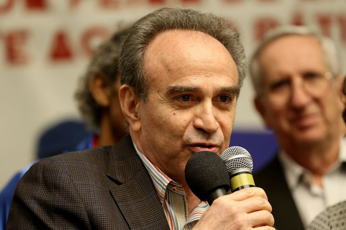 Wilson Dias/Agência Brasil Brasília - O escritor e diplomata João Almino, eleito em março deste ano como imortal da Academia Brasileira de Letras (ABL) é um dos homenageados da 33ª Feira do Livro de Brasília (Wilson Dias/Agência Brasil)