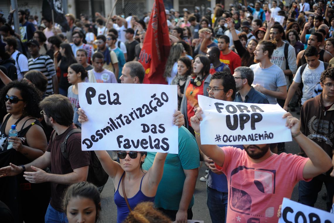 Tomaz Silva/Agência Brasil Protesto contra a Copa do Mundo na Praça Saens Peña. Os manifestantes pretendiam seguir em direção ao Estádio Maracanã, mas foram impedidos por um forte esquema de segurança (Tomaz Silva/Agência Brasil)