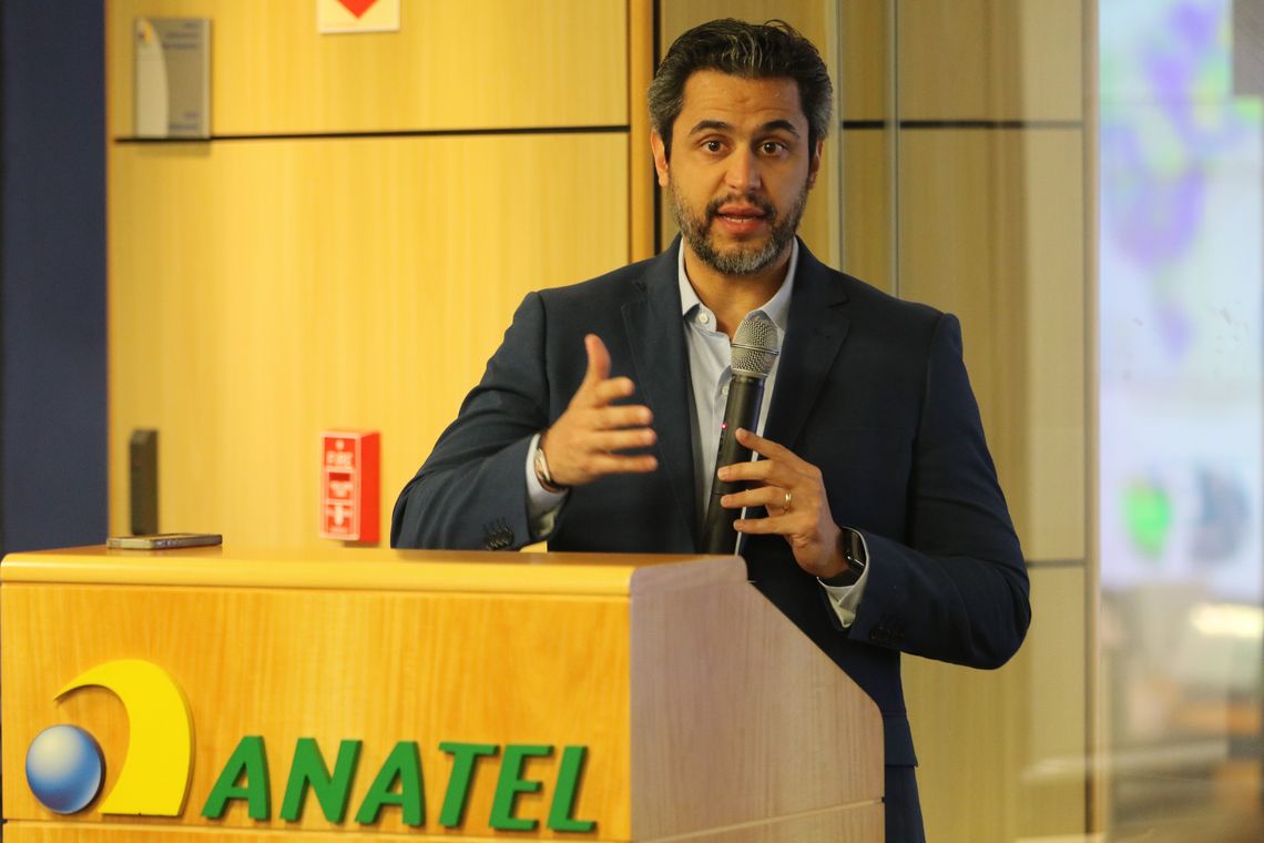 Fabio Rodrigues Pozzebom/Agência Brasil O presidente da Agência Nacional de Telecomunicações, Leonardo Euler de Morais, durante entrevista coletiva, sobre redução de preços de ofertas de atacado em infraestrutura de telecomunicações.