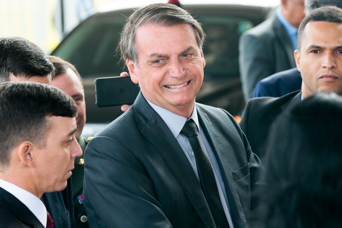 O Presidente Jair Bolsonaro fala à Imprensa ao sair do Palácio da Alvorada