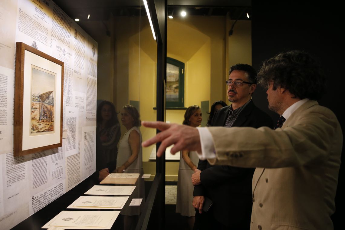 Fernando Frazão/Agência Brasil O ministro da Cultura, Sérgio Sá Leitão, abre a exposição 1808 a 1818, A construção do reino do Brasil, na Biblioteca Nacional, dando início às comemorações dos 200 anos da Independência do Brasil.