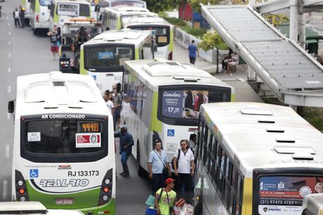 - Muitos ônibus tiveram pneus furados durante a paralisação dos rodoviários no Rio Tânia Rêgo/Arquivo/Agência Brasil
