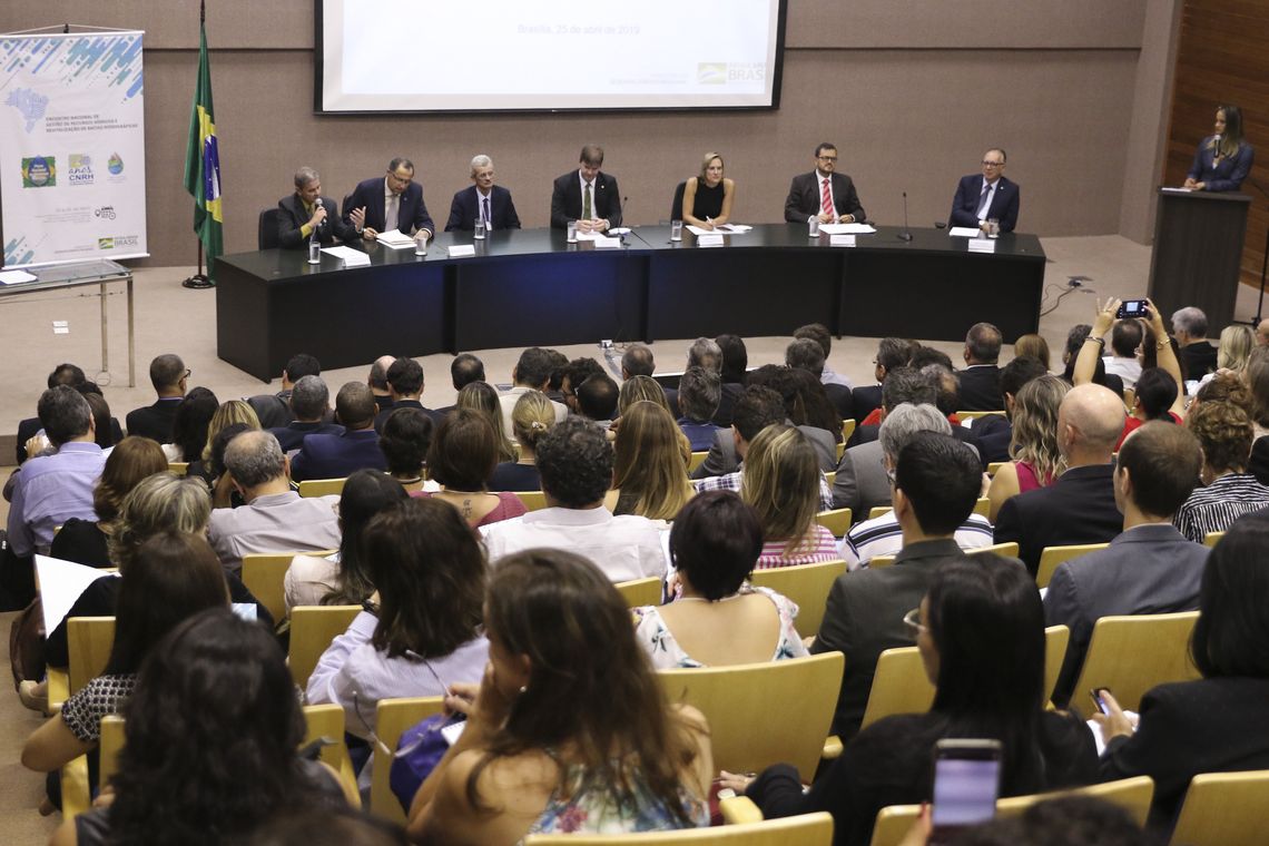 Valter Campanato/Agência Brasil O ministro do Desenvolvimento Regional, Gustavo Canuto, durante abertura do Encontro Nacional de Gestão de Recursos Hídricos e Revitalização de Bacias Hidrográficas, em Brasília.
