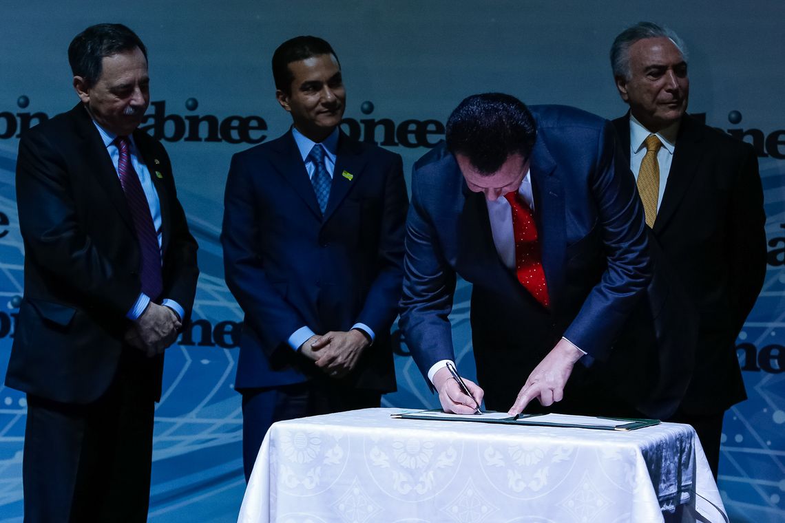 Alan Santos/PR São Paulo - Presidente Michel Temer e os ministro da indústria, Comércio Exterior e Serviços, Marcos Pereira, da Ciência, Tecnologia, Inovações e Comunicações, Gilberto Kassab, assinam MP para alterar a Lei de Informática (Lei nº 8.248