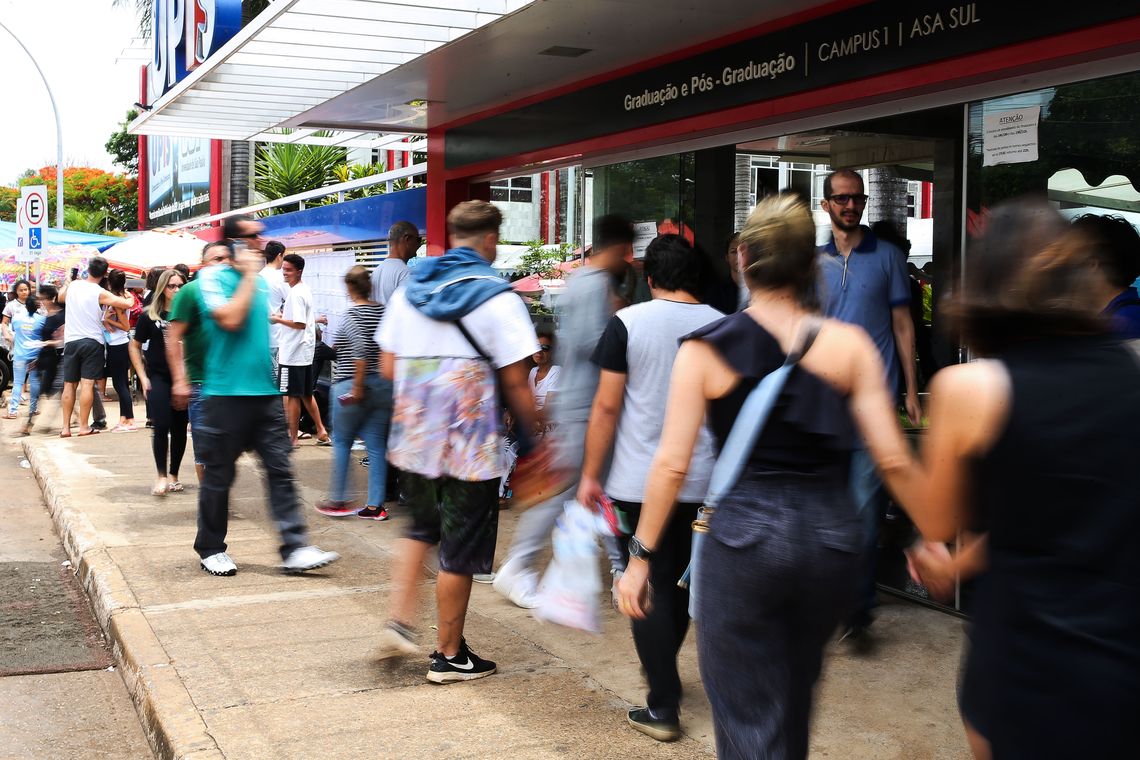 Candidatos fazem provas do Enem neste domingo na União Pioneira de Integração Social na Aasa Sul