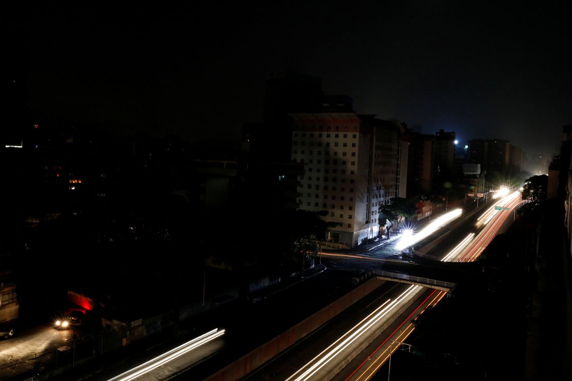 Car lights are seen on one of the main roads of the city during the second day of a blackout in Caracas, Venezuela March 9, 2019. REUTERS/Carlos Jasso