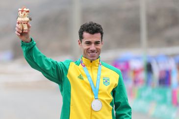Henrique Avancini conquista a medalha de prata na disputa de mountain bike masculino