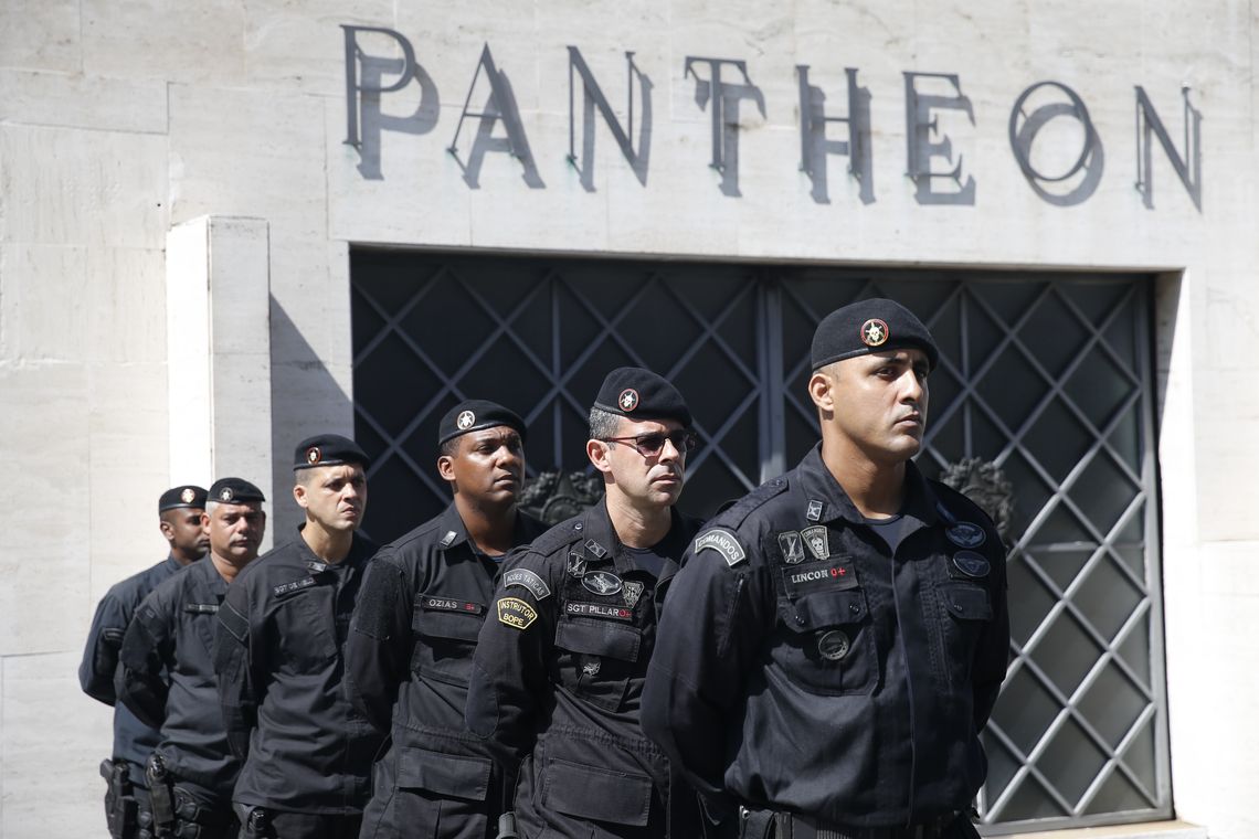 Tânia Rêgo/Agência Brasil Rio de Janeiro - Exército entrega seis veículos blindados à Secretaria de Estado de Segurança do Rio (Tânia Rêgo/Agência Brasil)