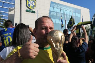 O torcedor Jarbas Carlini diz que está otimista com o desempenho da seleção brasileira na Copa da Rússia