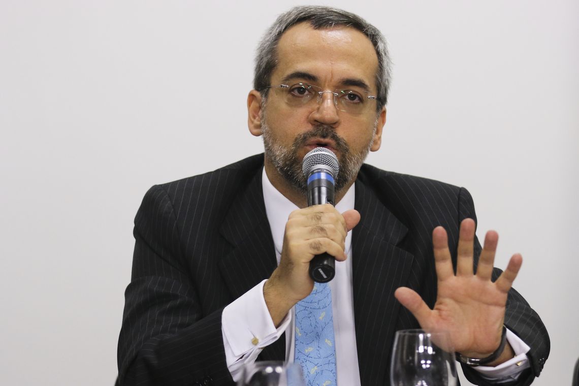 Valter Campanato/Agência Brasil O ministro da Educação, Abraham Weintraub, participa de videoconferência com escola atendida pelo programa Gesac.