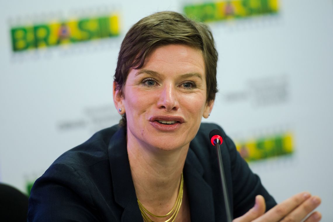 Marcelo Camargo/Agência Brasil Brasília - A economista e PhD americana Mariana Mazzucato apresenta ao ministro da Ciência, Tecnologia e Inovação, Celso Pansera, os resultados do estudo sobre incentivo à inovação (Marcelo Camargo/Agência Brasil)