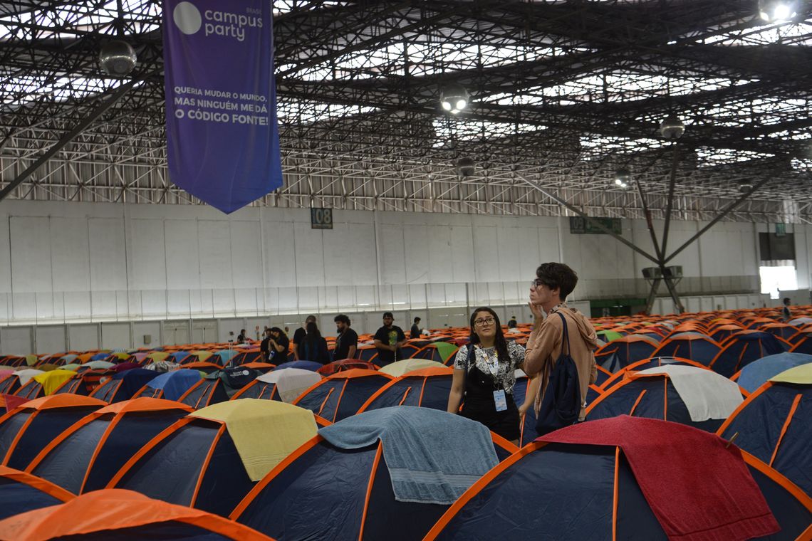 Rovena Rosa/Agência Brasil São Paulo - São esperados 12 mil campuseiros, que acampam no evento para aproveitá-lo 24 horas por dia, e 100 mil visitantes na 11ª Campus Party Brasil (Rovena Rosa/Agência Brasil)