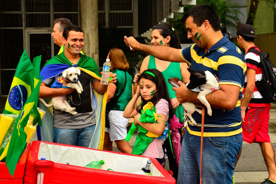 Rovena Rosa/Agência Brasil São Paulo - Manifestação na Avenida Paulista, região central da capital, contra a corrupção e pela saída da presidenta Dilma Rousseff (Rovena Rosa/Agência Brasil)