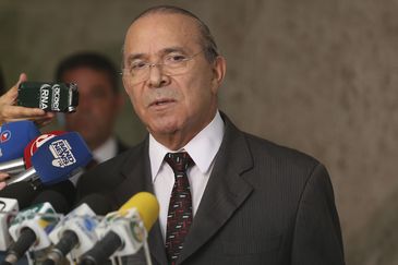 Coordenador da transição, o ministro da Casa Civil, Eliseu Padilha, fala à imprensa, no Palácio do Planalto.