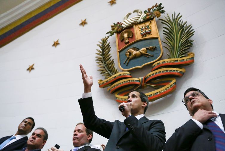 O autoproclamado presidente da Venezuela Juan Guaido discursa na Assembleia Nacional, em Caracas, na Venezuela