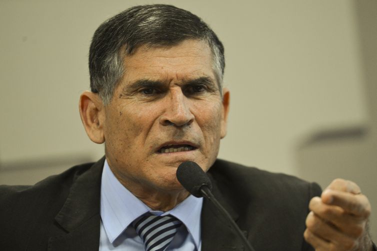 O Ministro-Chefe da Secretaria de Governo da Presidência da República, Santos Cruz, participa de audiência pública na Comissão de Transparência, Governança, Fiscalização e Controle e Defesa do Consumidor, no Senado.