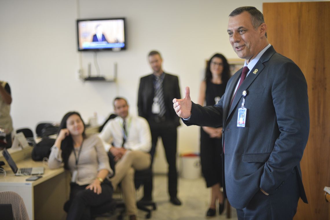 Marcello Casal JrAgência Brasil O general, Otávio Santana do Rêgo Barros, porta-voz do presidente, Jair Bolsonaro, fala com jornalistas no Palácio do planalto