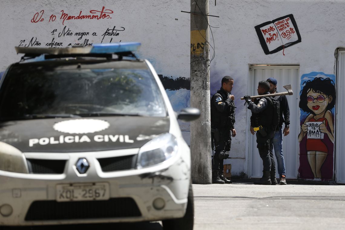 Tânia Rêgo Rio de Janeiro - Operação feita pelas polícias Civil e Militar, com o apoio das Forças Armadas, da Força Nacional de Segurança e da Polícia Federal, no Morro dos Macacos, em Vila Isabel, zona norte do Rio (Foto: Tânia Rêgo/Agência Brasil)