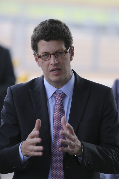 José Cruz/Agência Brasil O ministro do Meio Ambiente, Ricardo Salles, falam à imprensa na entrada do Palácio da Alvorada.