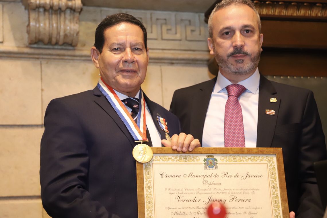 Adnilton Farias/VPR O vice-presidente da República, Hamilton Mourão, durante cerimônia de concessão da Medalha de Mérito Pedro Ernesto e Título de Cidadão Honorário do Município do Rio de Janeiro.