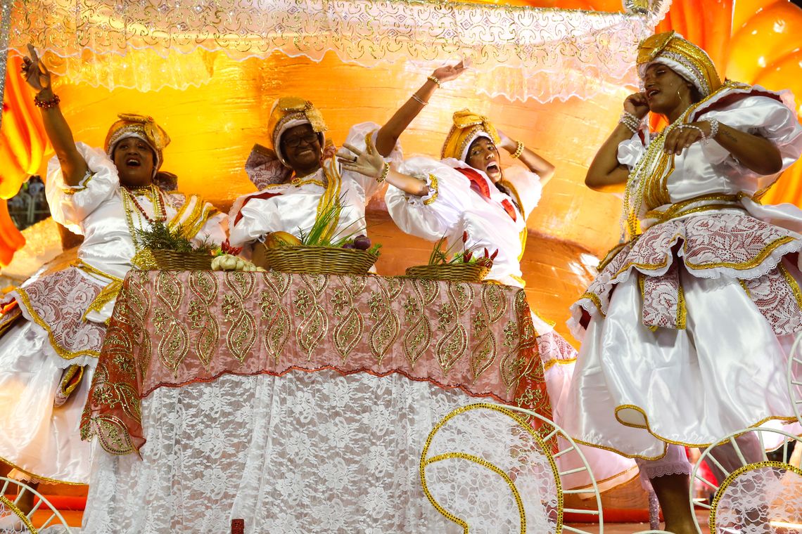 Tânia Rêgo; Agência Brasil Rio de Janeiro - Desfile da União da Ilha no segundo dia de apresentações do Grupo Especial das Escolas de Samba do Rio, na Sapucaí (Tânia Rêgo/Agência Brasil)