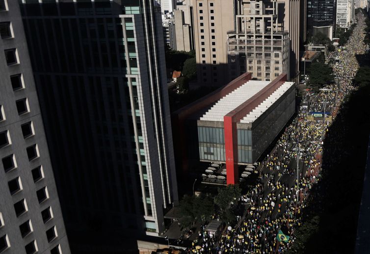 Convocado pelos movimentos Brasil Livre (MBL) e Vem Pra Rua, o ato foi realizado neste domingo (30) na avenida Paulista, em SÃ£o Paulo, em defesa da OperaÃ§Ã£o Lava Jato, da reforma da PrevidÃªncia e do pacote anticrime do ministro Sergio Moro.