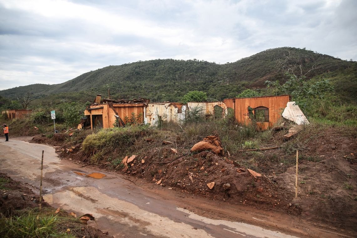 José Cruz/Agência Brasil Mariana (MG) - Ruínas em Bento Rodrigues, distrito de Mariana, dois anos após a tragédia do rompimento da Barragem de Fundão, da mineradora Samarco (José Cruz/Agência Brasil)