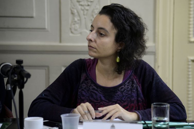  Fernanda Shcolnik, representante do coletivo de mulheres com deficiência Helen Keller, participa de audiência da CPI do Feminicídio da Alerj, que  analisa os dados de feminicídio com mulheres que tenham deficiência física. 