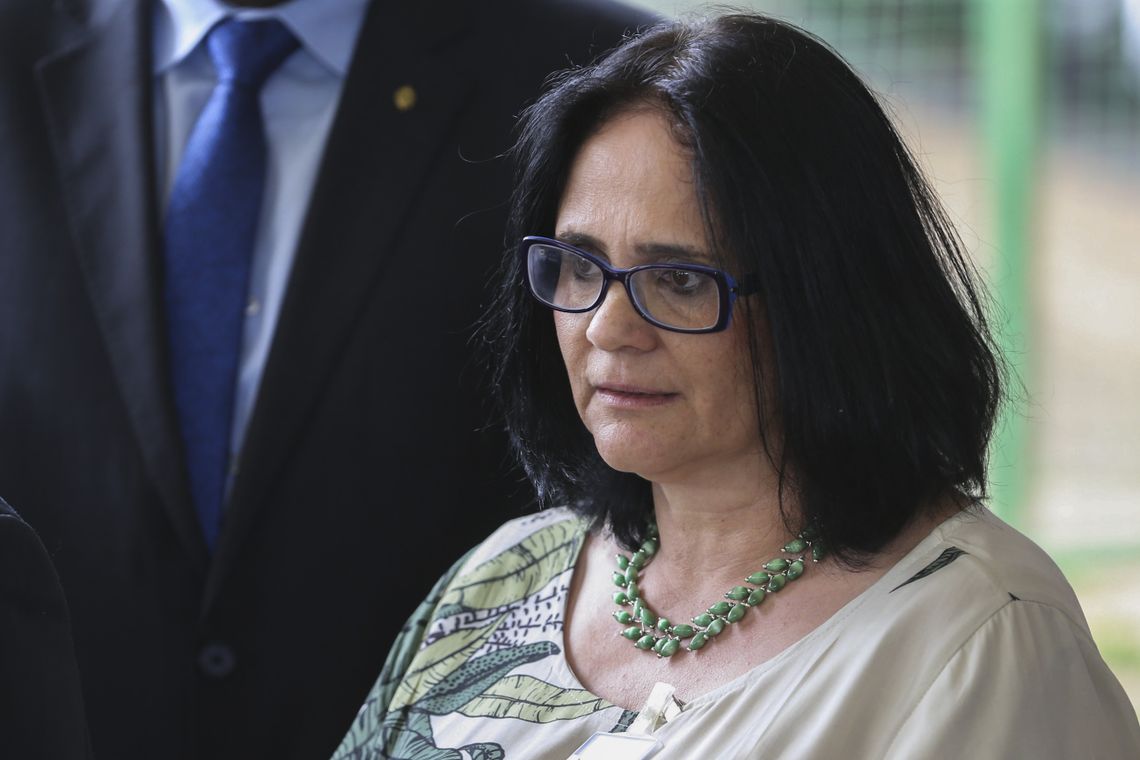Valter Campanato/Agência Brasil Futura ministra da Mulher, Família e Direitos Humanos, Damares Alves, fala à imprensa no CCBB. Ela também ficará responsável pela Funai.